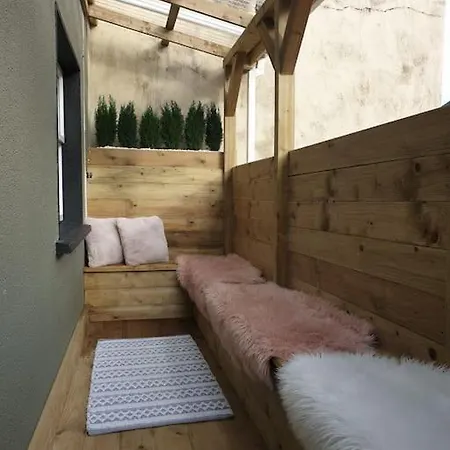 The Art House 2 Galway, Woodquay Apartment *